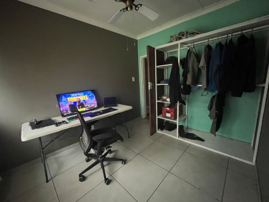 3 Bedroom Property for Sale in Roosheuwel North West